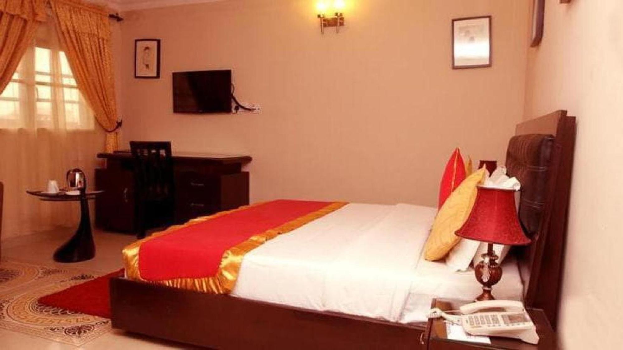 Room In Lodge - Apartment Royale Hotel-3 Bd Apartment Ikeja Exterior foto